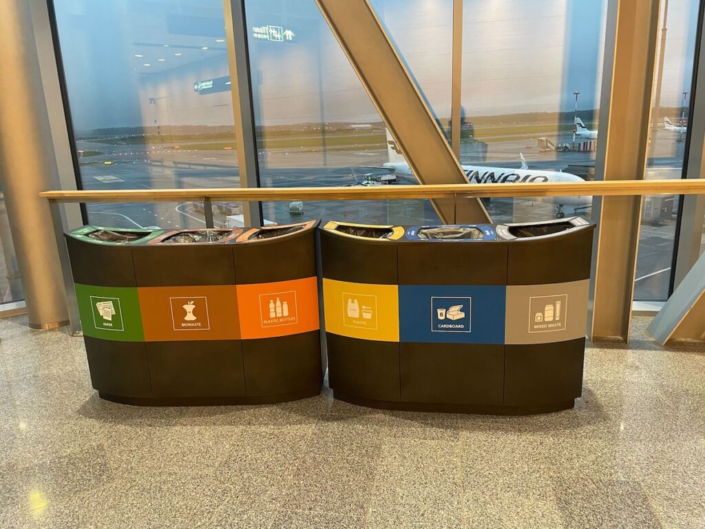 フィンランド　空港ゴミ箱